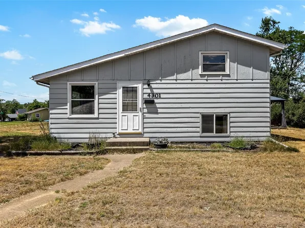 4301 Ozark St NE, Cedar Rapids, IA 52402