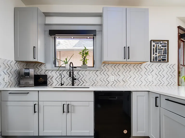 2036 Eliot St — Photo 11