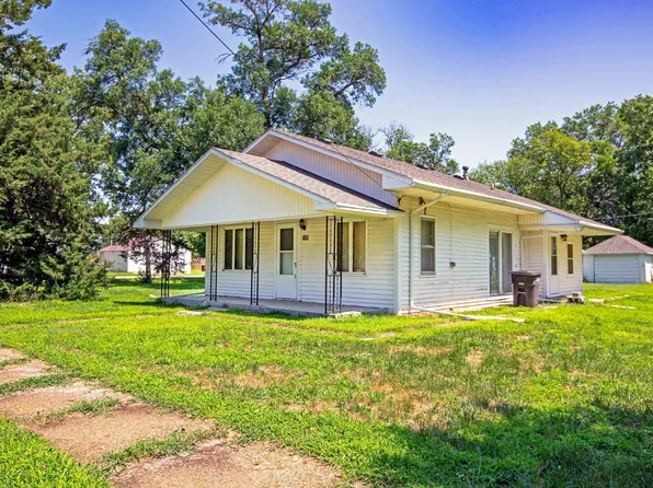110 Jefferson St, Heartwell, NE 68945