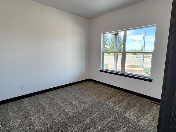 3rd image of 2824 N Wrenley Ln