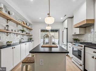 1011 Mountain St, Philadelphia, PA 19148