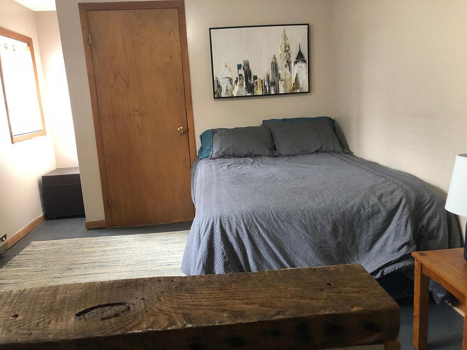 2nd image of 505 1/2 Davis Ave