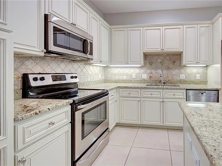 2330 Bradford St — Photo 18