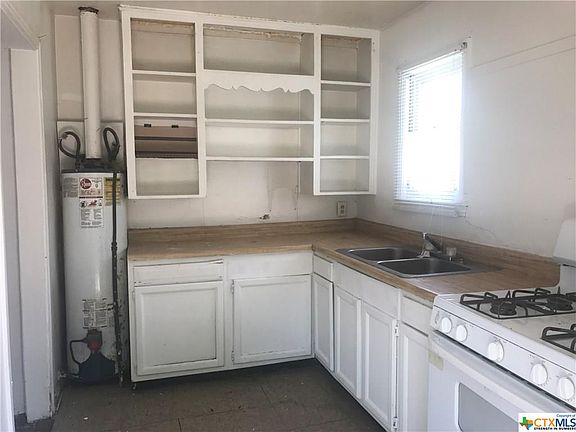 4th image of 2912 Taft St