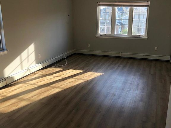 3rd image of 71 Railroad Ave
