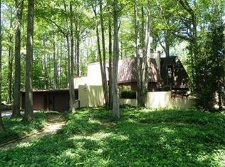 27080 Sleepy Hollow Dr, Westlake, OH