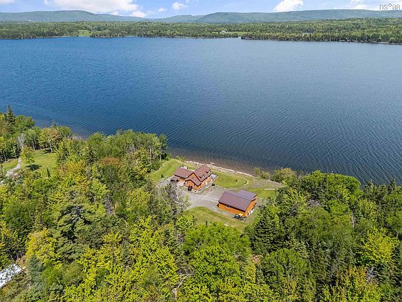 2nd image of 761 Stoney Point Rd