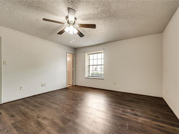 3rd image of 1888 Greenslopes Dr