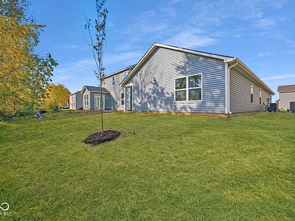 3rd image of 1073 Fuller Ln