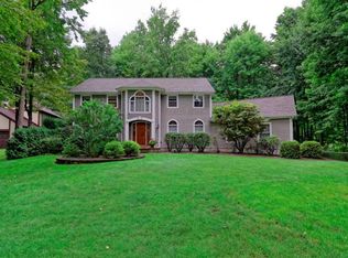 30 Leonardo Dr, Clifton Park, NY 12065