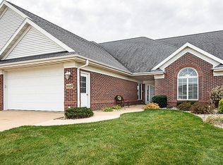 16806 Thunder Ridge Dr, Peosta, IA 52068