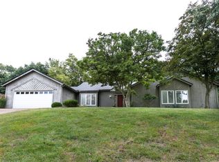 536 Shadowridge Dr, Ballwin, MO 63011