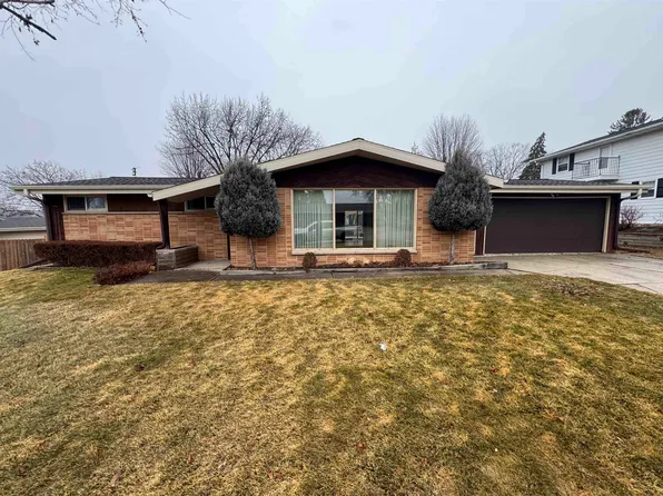 2414 Lina Ln, Green Bay, WI 54304