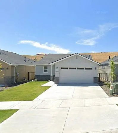 2255 E Mendota Dr Photo 1