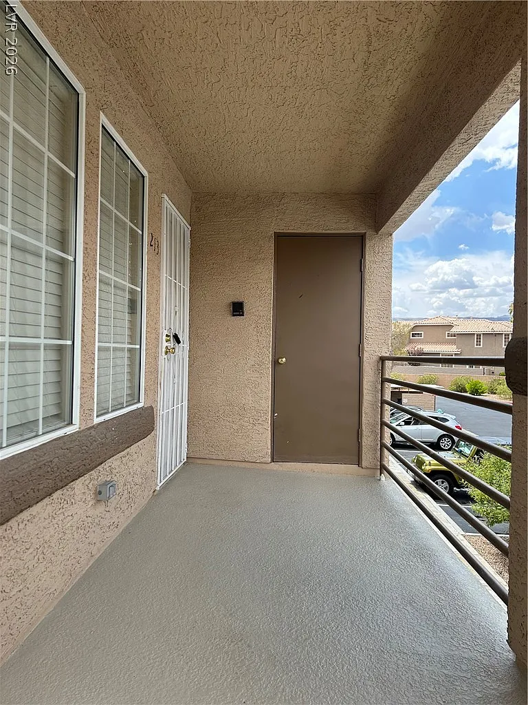2 bed, 2.0 bath, 1072 sqft, $1,475 — Photo 2