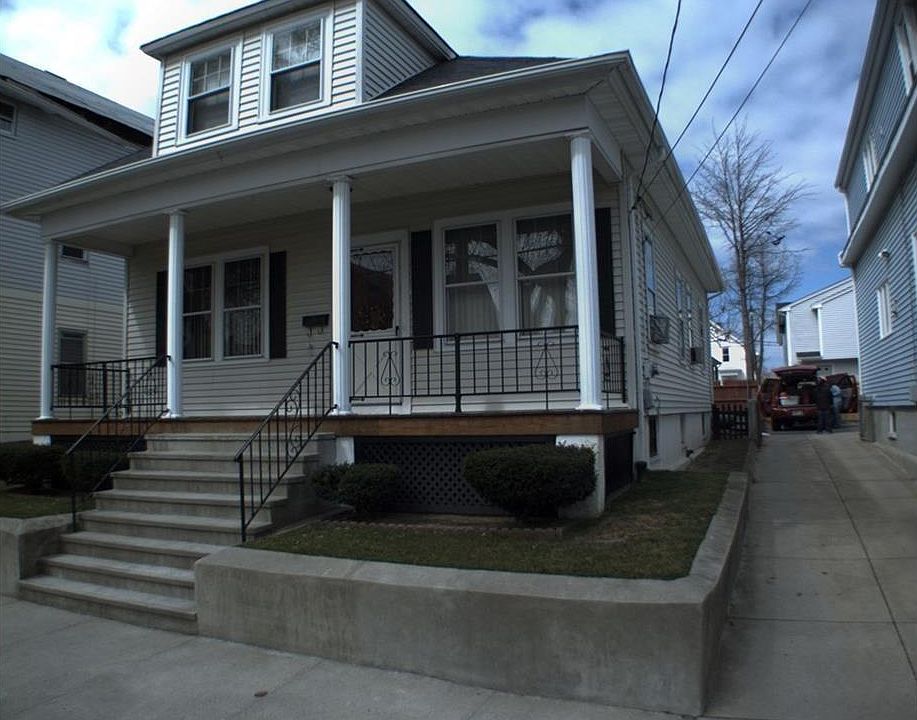 1st image of 102 Metcalf St