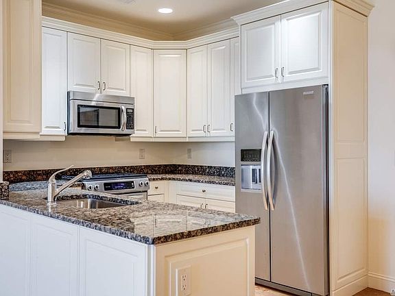 3rd image of 1181 Roosevelt Way