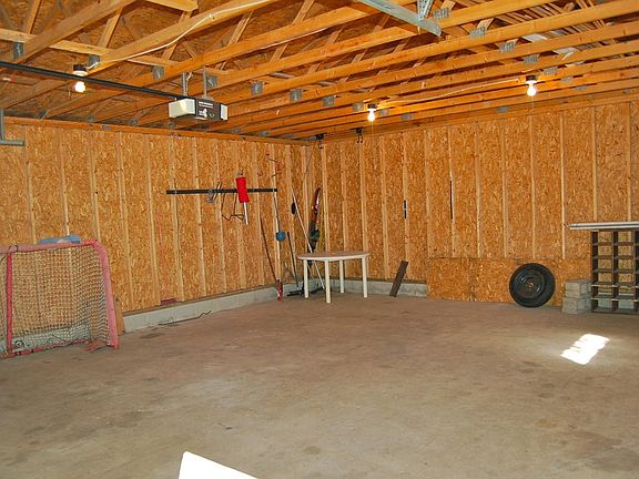 5th image of 26122 Kendall Ln