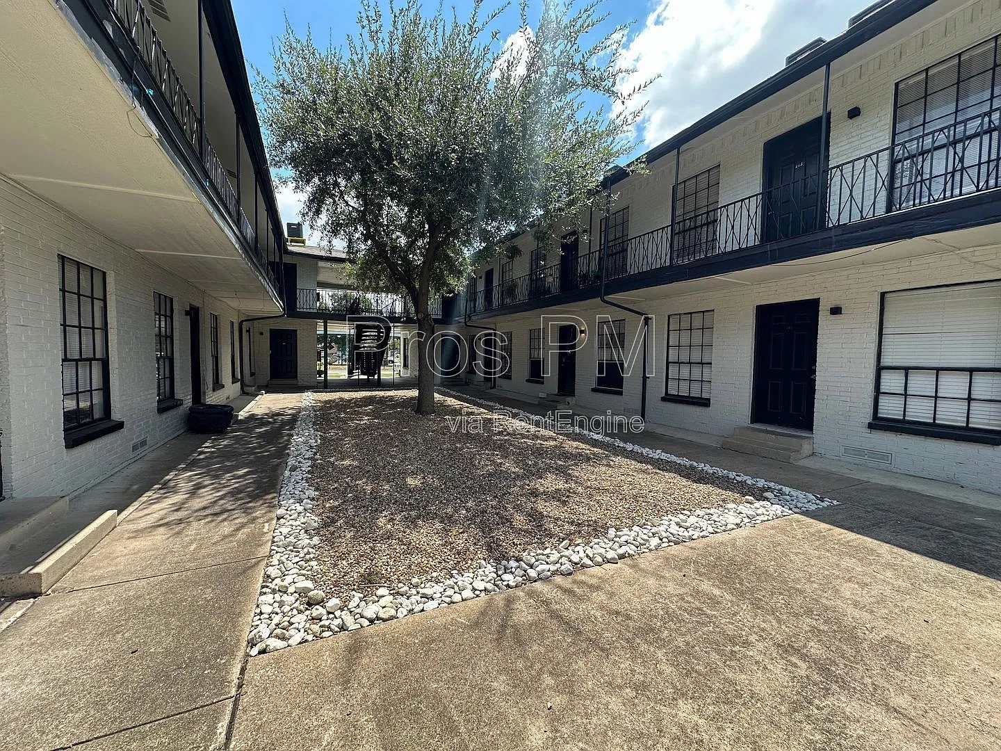 2 bed, 1.0 bath, 950 sqft, $1,360 — Photo 3