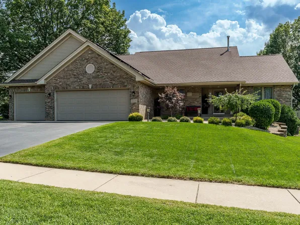5949 Deerwood Ct, Roscoe, IL 61073