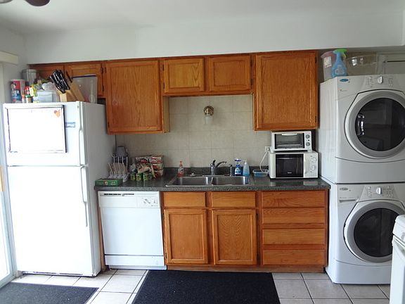 3rd image of 190 Elizabeth Ct Unit A