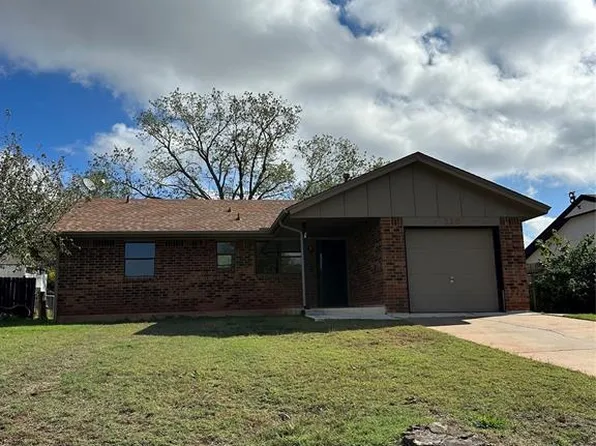 329 Robbin Cir, Noble, OK 73068