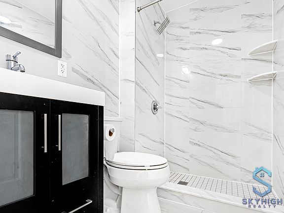 4th image of 1079 Lafayette Ave Unit 204