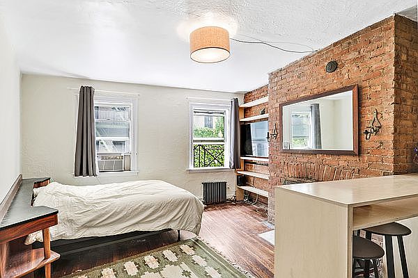 1st image of 729 Greenwich St #J30