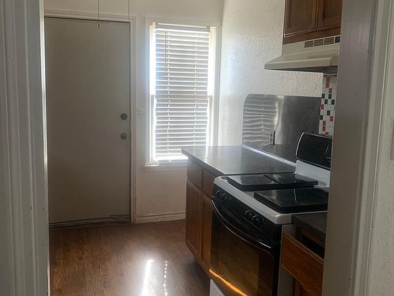 3rd image of 4702 Nesbitt Dr