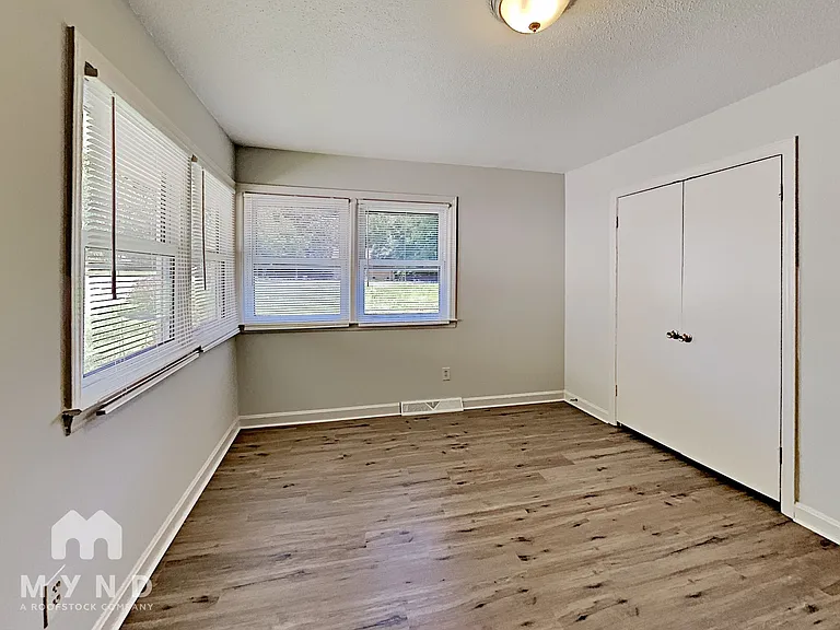2338 Linwood Rd — Photo 14