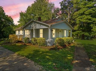 1410 14th Ave NE, Hickory, NC 28601