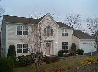 6 Kathleen Ct, West Warwick, RI 02893