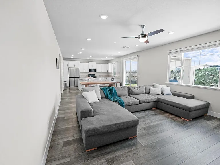 499 Red Sand Ct — Photo 8