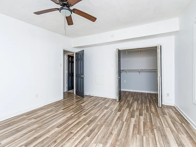 1208 Louis Ln — Photo 6