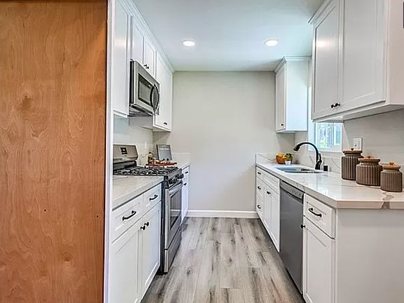 4th image of 707 W 10th St