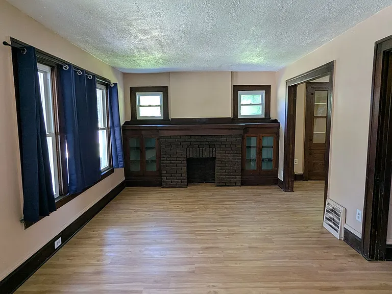 443 W Thornton St — Photo 7