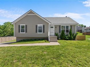 930 SE Kings Cross Rd, Blue Springs, MO 64014