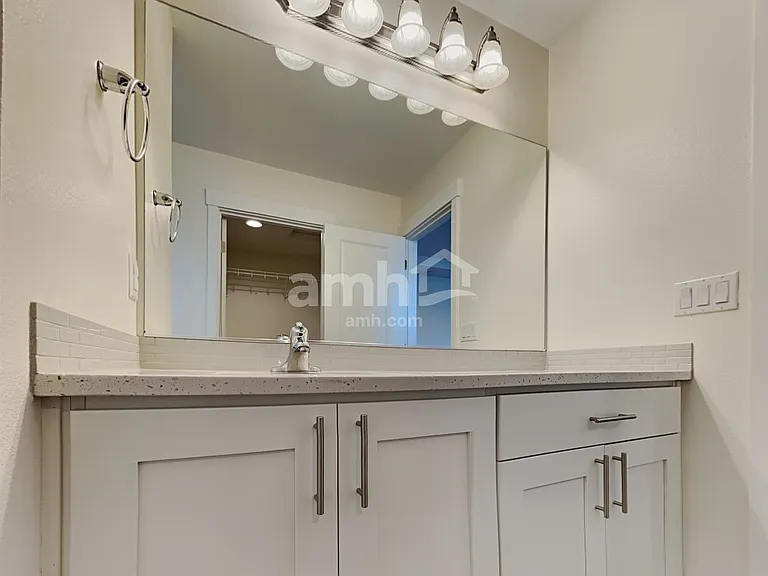 1013 NE 11th Way — Photo 14