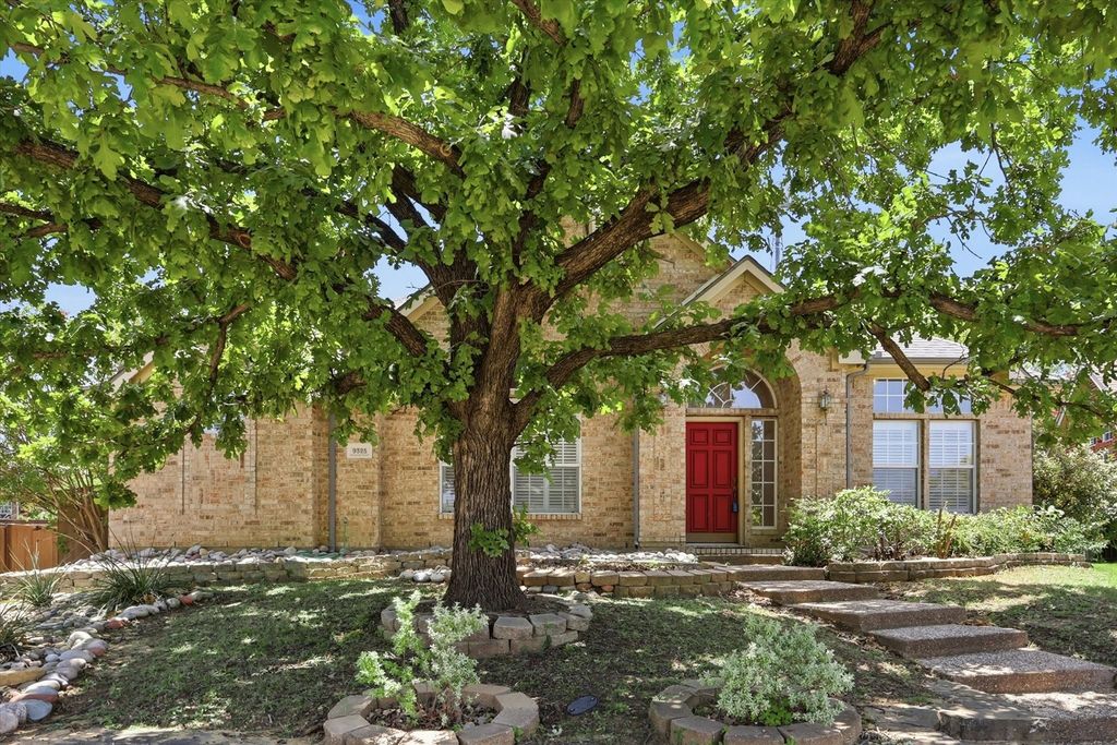 9325 Vista Cir, Irving, TX - View 2