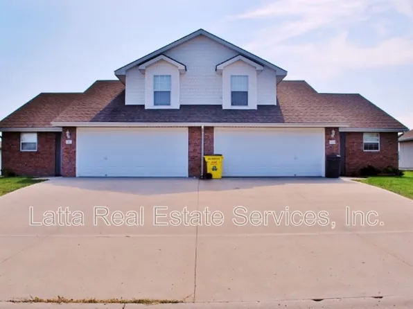1101 NW Willow Dr, Grain Valley, MO 64029