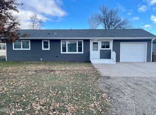 515 Clark Ave, Larimore, ND 58251