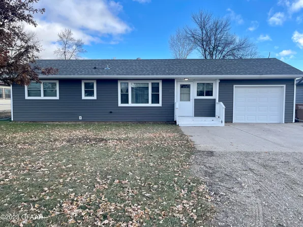 515 Clark Ave, Larimore, ND 58251