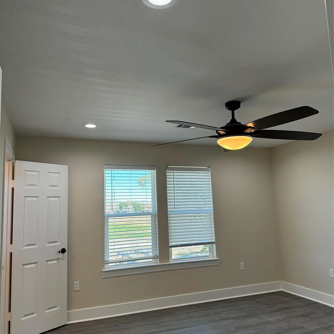 3 bed, 2.5 bath, $2,100 — Photo 2