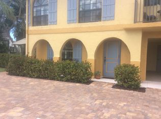 655 8th Ave S APT 1, Naples, FL 34102