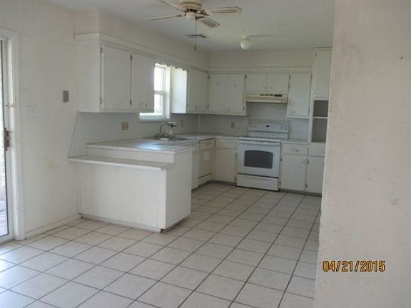 3rd image of 6704 SW Forest Cir