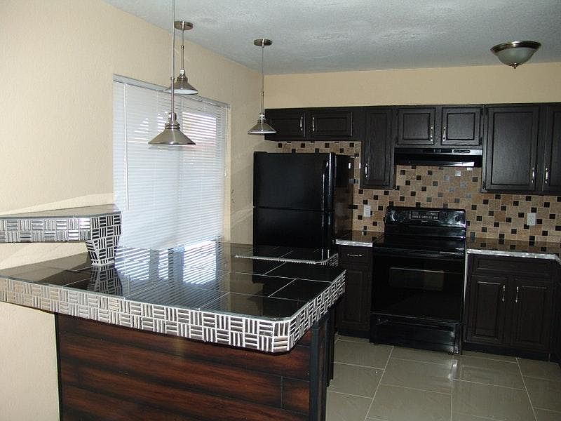 1st image of 317 S Stapley Dr