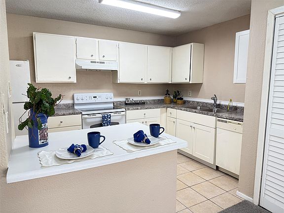 4th image of 3219 Forestbrook Dr