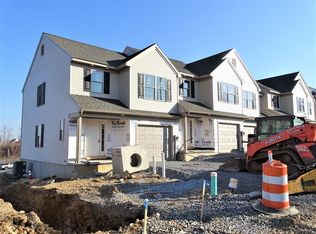4 Granite Dr, East Earl, PA 17519