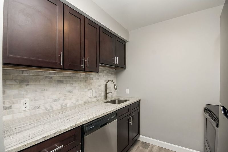 33354 Kingslane Ct APT 9, Farmington, MI 48336 Zillow