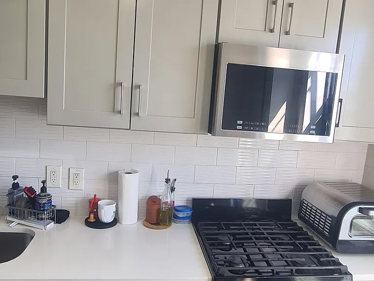 7 Laidlaw Ave #44 — Photo 1